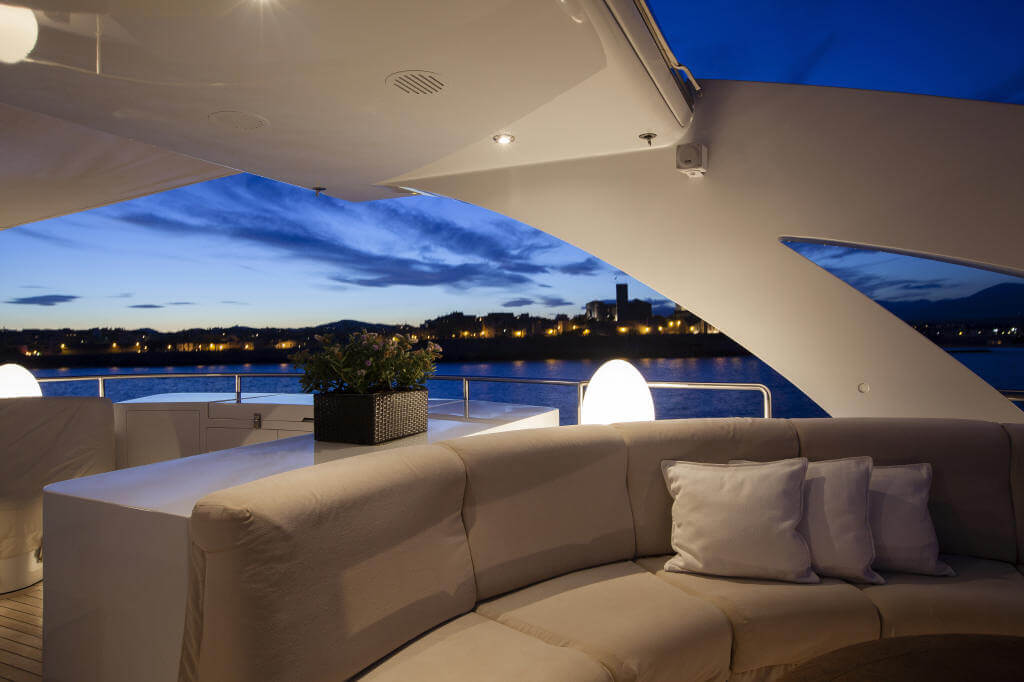luxury super yacht