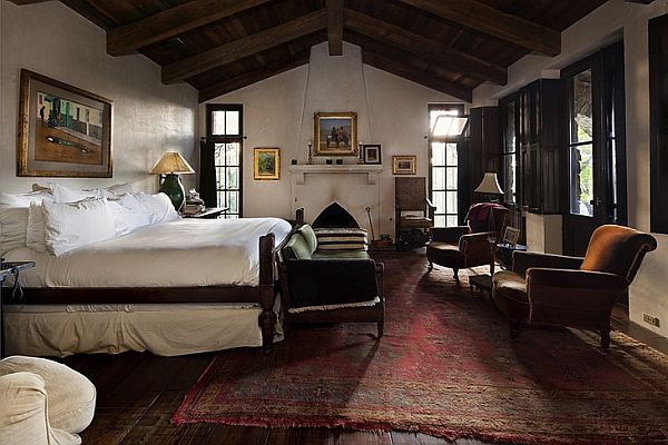 antique-and-modern-styles-bedroom