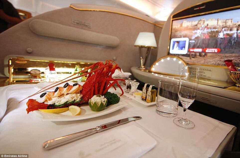 airplane-dining